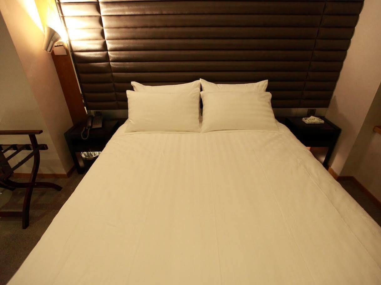 新麗旅店 Newful Hotel Tajpej Kültér fotó